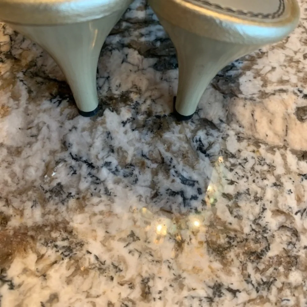 Lifestride Shoes Size 8 Goldtone Open Toed Sandals